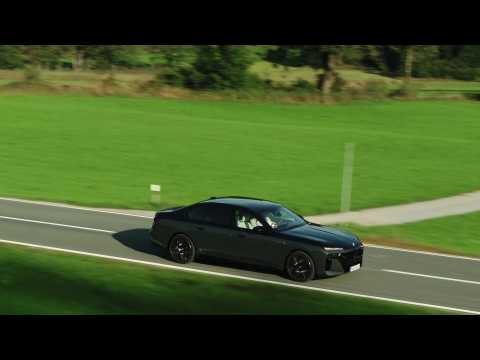 The new BMW 760e xDrive Driving Video