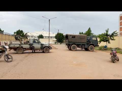 Burkina Faso: soldiers block the street behind PM's office