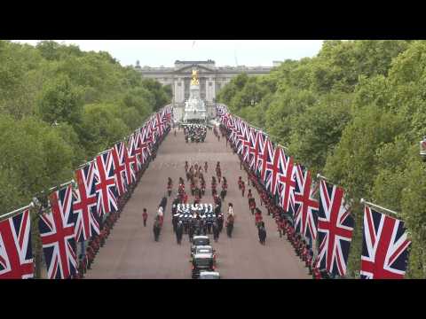 Queen's coffin approaches Buckingham Palace before final journey to Windsor