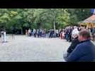 Hommage des Audomarois Britanniques à la reine Elizabeth II au jardin public de Saint-Omer lundi 19 septembre