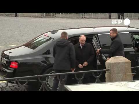 Putin lays flowers to mark Russia's Unity Day