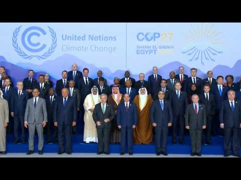COP 27: Family photo of the heads of state and government