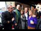 Sylvie Vartan félicite Roland Perez lauréat du prix littéraire du Cheval Blanc à Lille