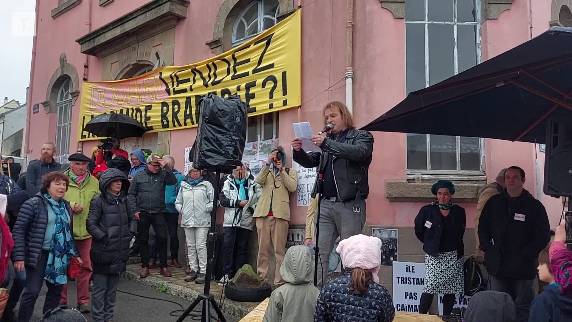 À Douarnenez, plus de 500 personnes réunies contre la vente de l’Abri du marin (Le Télégramme)