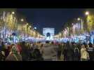 Paris : coup d'envoi des illuminations de Noël sur les Champs-Elysées