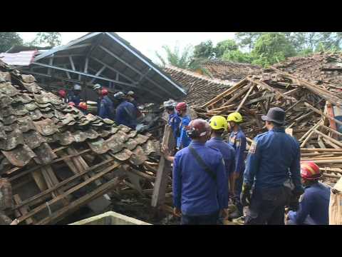 Rescuers continue to search for survivors after Indonesia quake