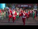 Mexique: des coureurs déguisés en Père Noël participent à une course