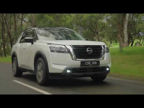 The new Nissan Pathfinder in White Driving Video