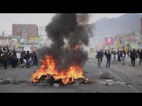 Peru: Protesters block streets in Arequipa over ousting of president
