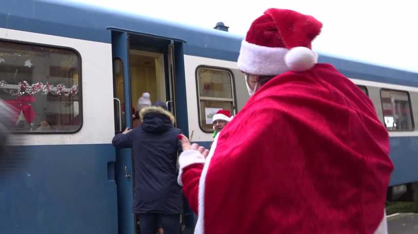 Thumbnail Le père Noël a pris le train à Pontivy !