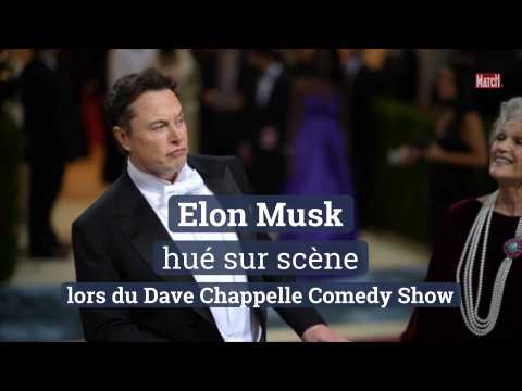 VIDEO : Elon Musk hu sur scne lors du Dave Chappelle Comedy Show