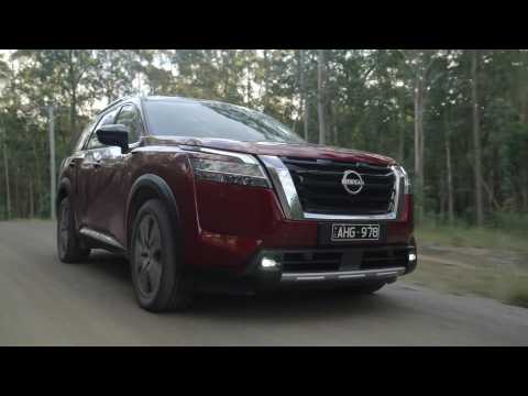 The new Nissan Pathfinder in Red Driving Video