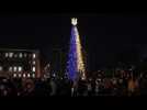 Ukraine: Kiev et Kharkiv dressent leurs sapins de Noël