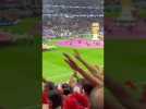 Des supporters marocains empêchent les sifflets contre la Marseillaise