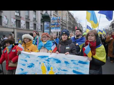Paris: Hundreds rally in support of Ukraine on invasion anniversary