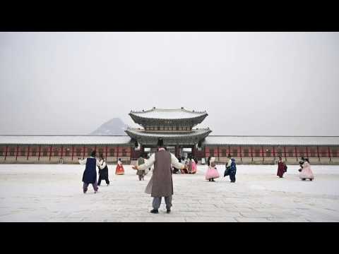 Heavy snowfall blankets South Korea's capital