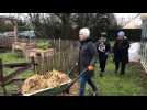 VIDÉO. À Angers, un atelier jardinage comme une parenthèse dans la lutte contre le cancer