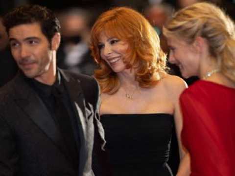 VIDEO : Tahar Rahim, Mélanie Laurent, George Clooney : qui sont les amis célèbres de Mylène Farmer ?