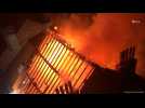 Les flammes mangent le toit d'une maison à Uccle