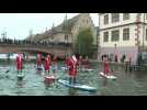 A Strasbourg, des Pères Noël en paddle
