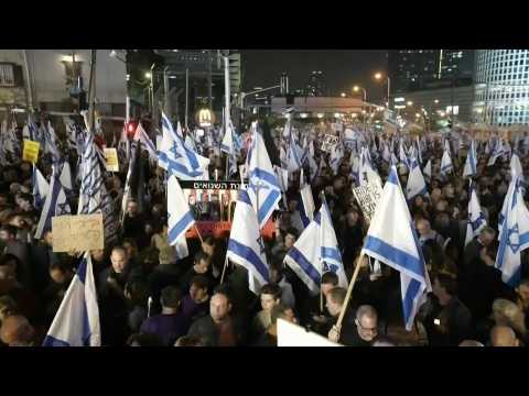 Protesters gather in Tel Aviv against Netanyahu's govt