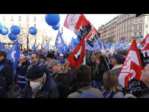 Protesters in Paris begin march against pension reform