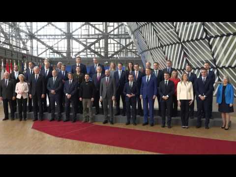 Zelensky takes group photo with EU leaders at summit
