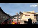 VIDÉO. Le poing levé, le premier occupant du toit est descendu par les pompiers, salle de la Cité à Rennes