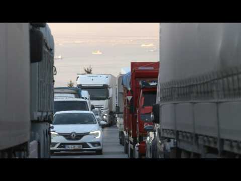 Turkey: Heavy traffic on road to areas hit worst by earthquake