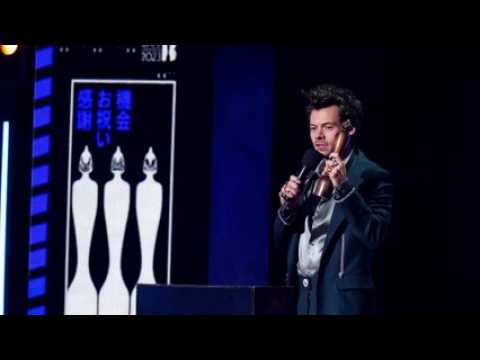 VIDEO : Harry Styles aux Brit Awards : il rpond aux critiques sur son statut de  privilgi 