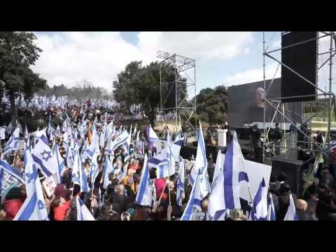 Israeli opposition leaders address thousands of protesters in front of Knesset