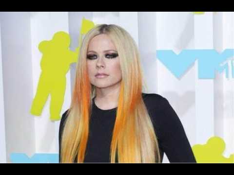 VIDEO : Avril Lavigne : aprs avoir t vue avec Tyga, elle a rompu ses fianailles avec Mod Sun