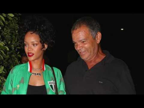 VIDEO : Rihanna enceinte au Super Bowl : son père n?était pas au courant de sa grossesse