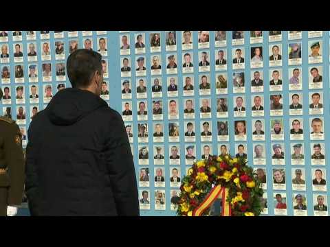 Spanish PM Sanchez lays wreath in Kyiv in memory of war dead