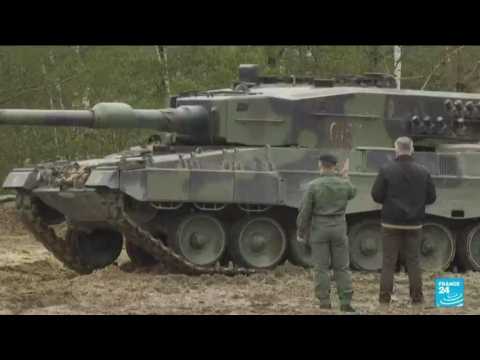 Ukrainian troops being trained to operate leopard tanks