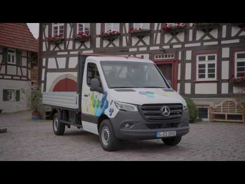 The new Mercedes-Benz eSprinter Flatbed Driving Video