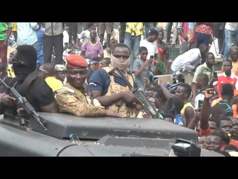 Burkina Faso: military captain who claims to have taken power parades in Ouagadougou