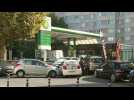 Carburant: dans des stations-service parisiennes, des heures d'attente pour faire le plein