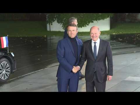 Scholz greets Macron in Berlin before working dinner