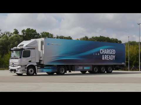 Mercedes-Benz eActros 300 tractor (with trailer) Design Preview