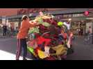 Toulouse : le spectacle étonnant d'un homme poussant une boule de vêtements géante