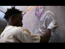 Au Nigeria, un artiste crée des portraits en mosaïque à partir de vieilles tongs