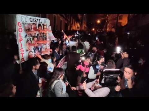Bolivia: Key opposition leader transferred to police station, governement supporters gather outside