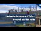 Un train des Eaux d'Evian en panne sur les voies, à Thonon.