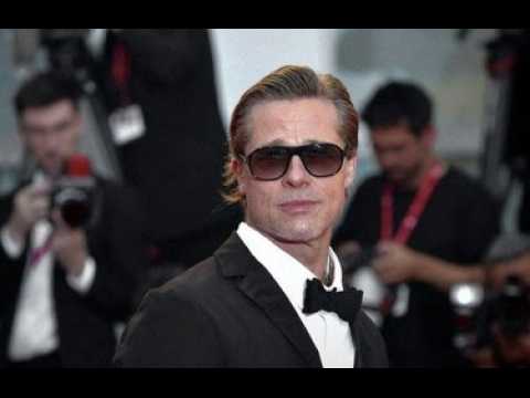 VIDEO : Brad Pitt en couple : « Il est à fond dans la relation »