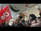 A Paris, la colère de salariés des Galeries Lafayette lors des illuminations de Noël