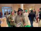 Saint-Omer : les participants du concours des chapeaux verts défilent avec les élus
