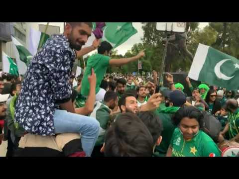 Pakistan fans cheer ahead of T20 World Cup final at Melbourne Cricket Ground