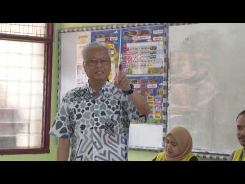 Malaysian PM casts vote at elections