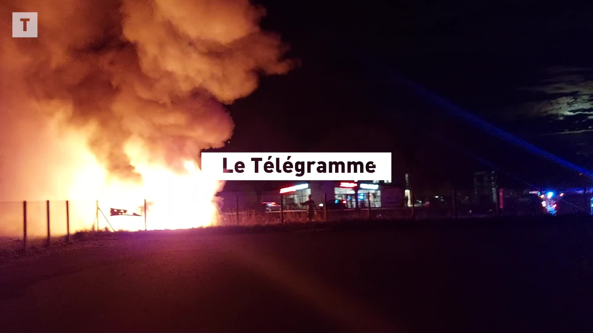 Un poids lourd prend feu sur la RN 165 au niveau de Mellac (Le Télégramme)